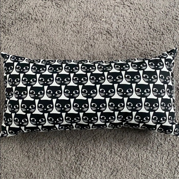 Cat print pillows - Picture 1 of 3